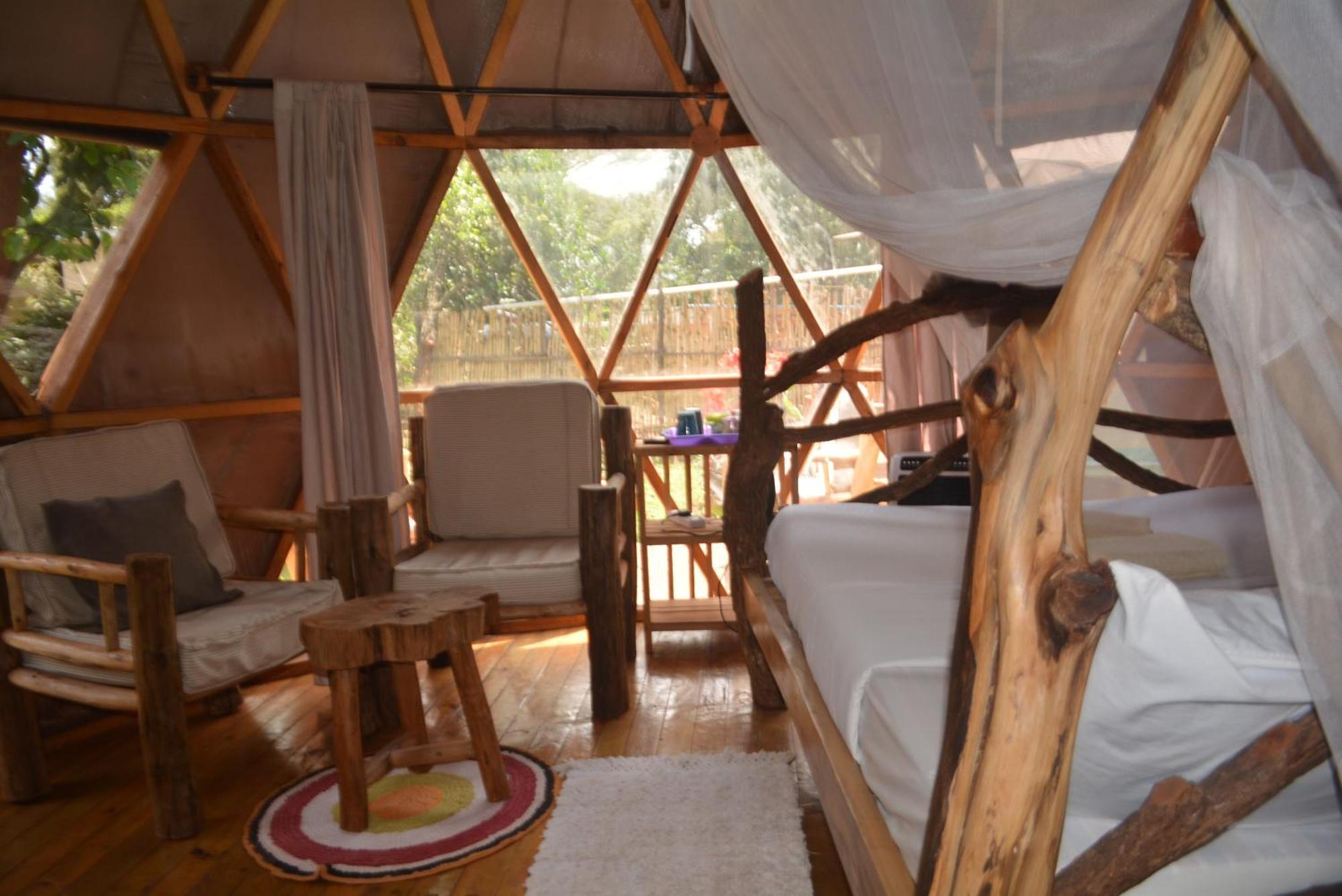 Jinja Backpackers Hostel Exterior photo